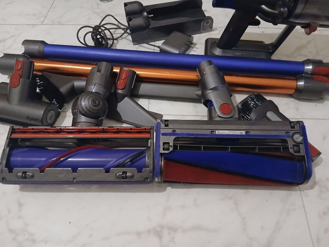 ダ*カ様 Dyson V10 SV12 壁掛け充電付 付属品多数 動作品