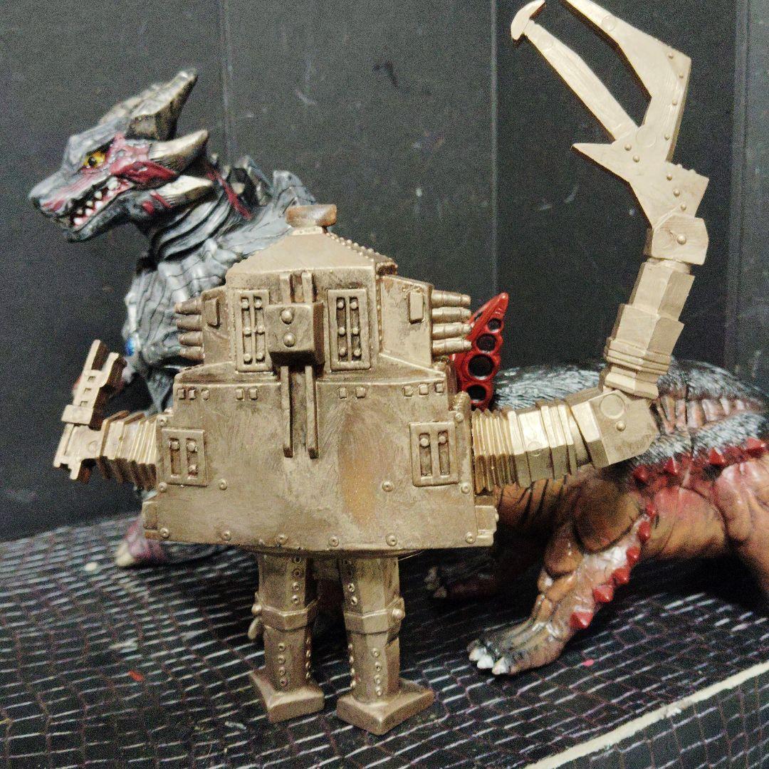 上野淳子ウルトラ怪獣ジョバリエ.マグニア