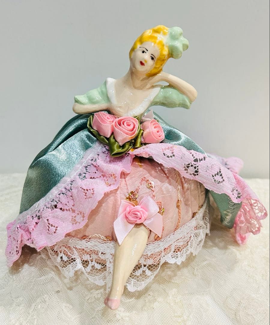 ハーフドール　ピンクッション　脚付き　ヴィンテージ品