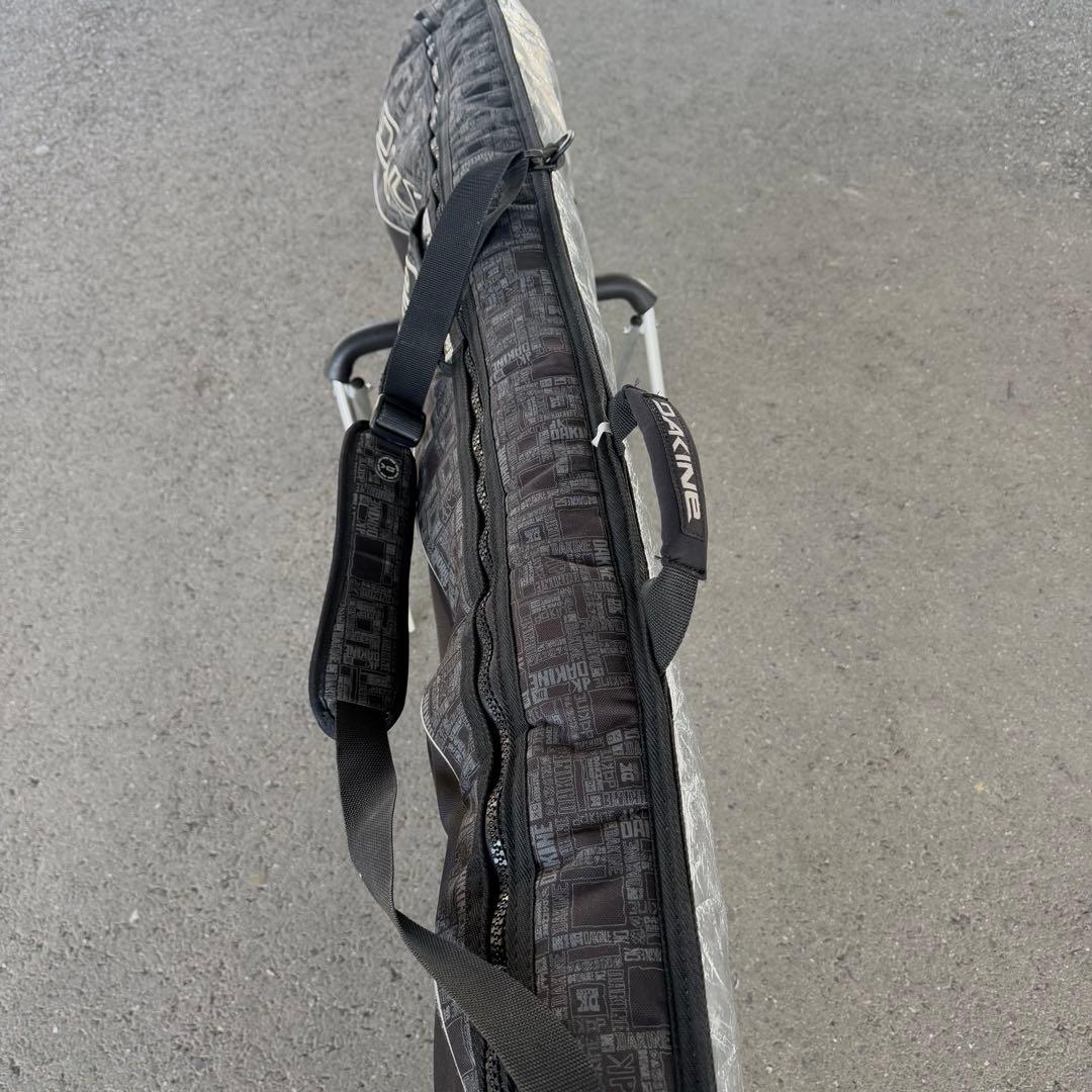 中古美品　DAKINE サーフボード　ケース　ハード　黒　7’7ftまで収納可能