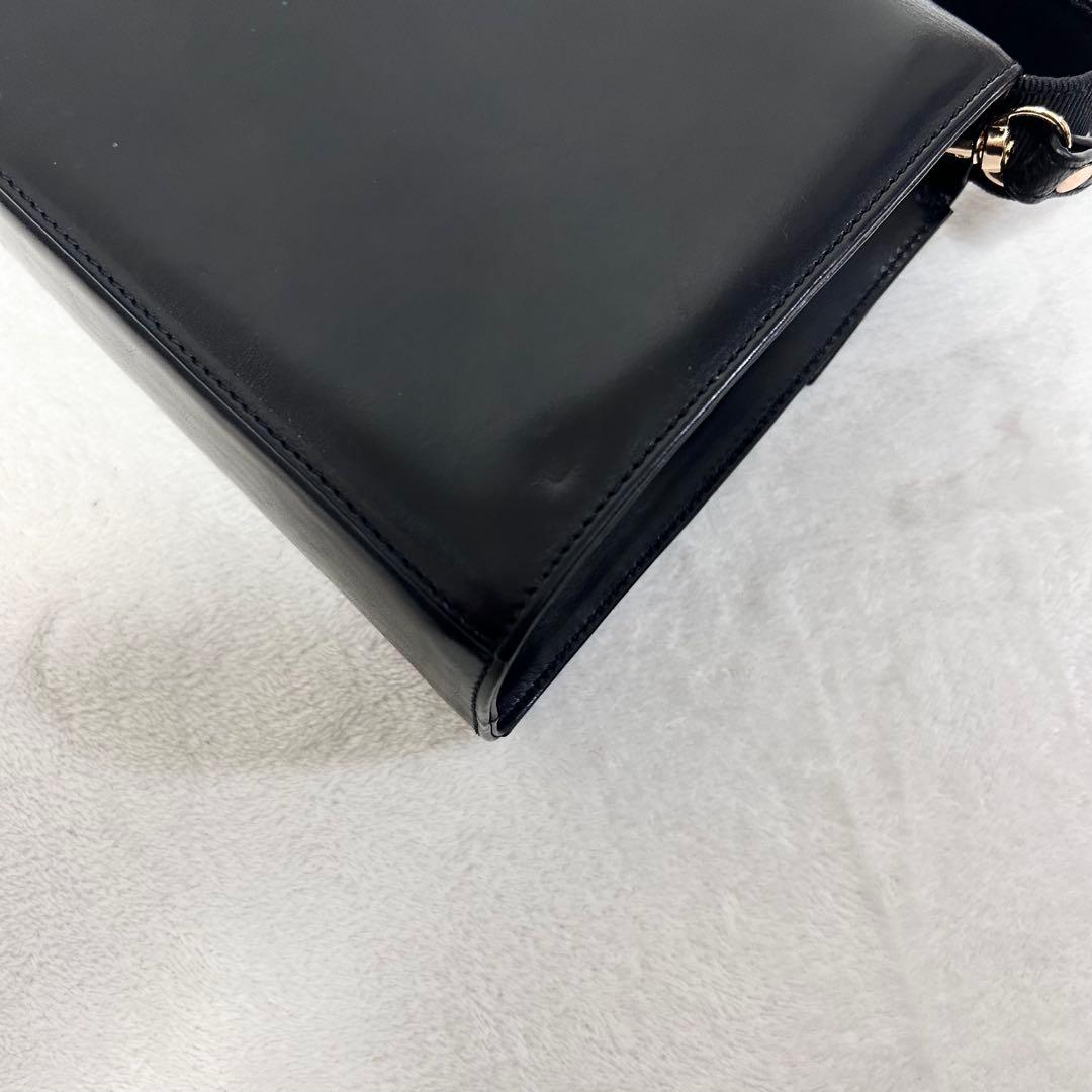 サルヴァトーレ フェラガモ ヴァラリボン フォーマル 2way ハンドバッグ