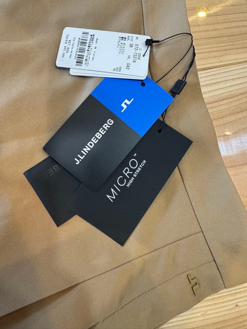 2025ssモデルJ.LINDEBERG ベージュスカート　S