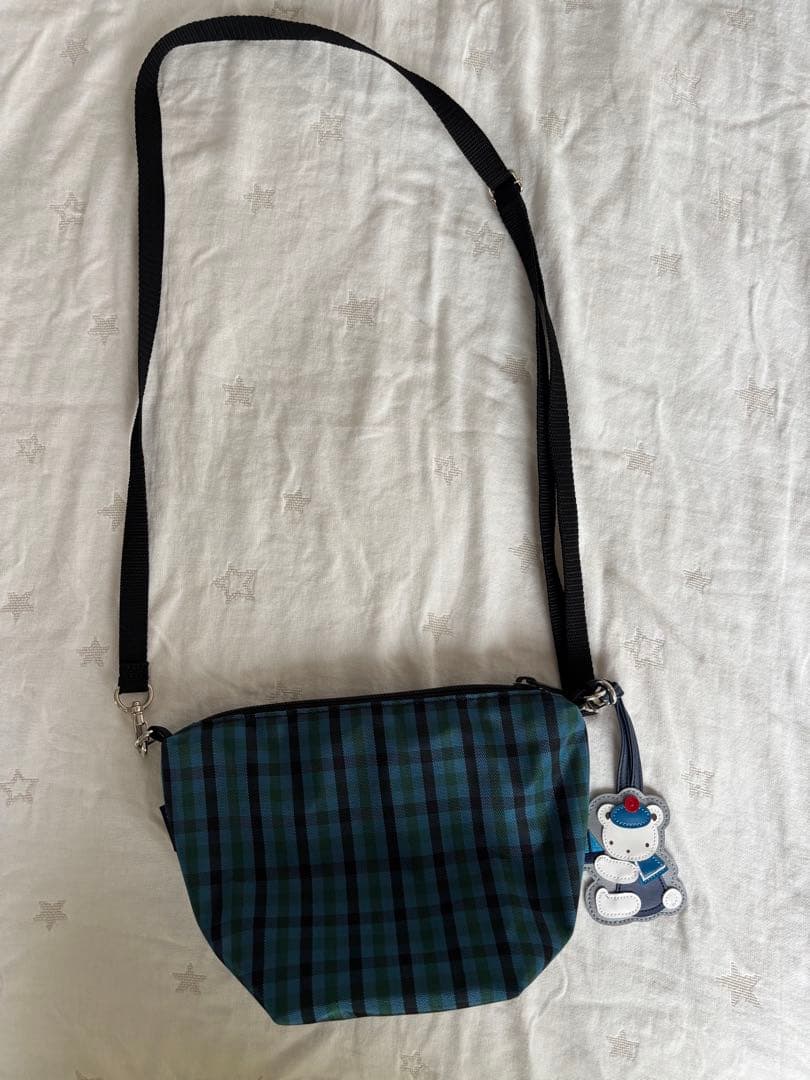 ファミリア　青系ファミリアチェックの舟形ナイロンポシェット