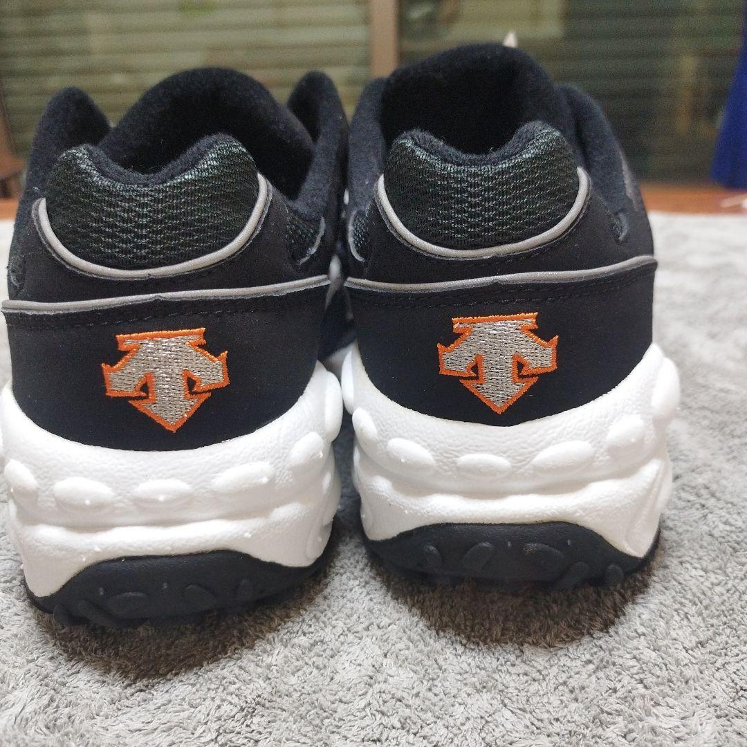 DESCENTE トレーニングシューズ ブラック/オレンジ