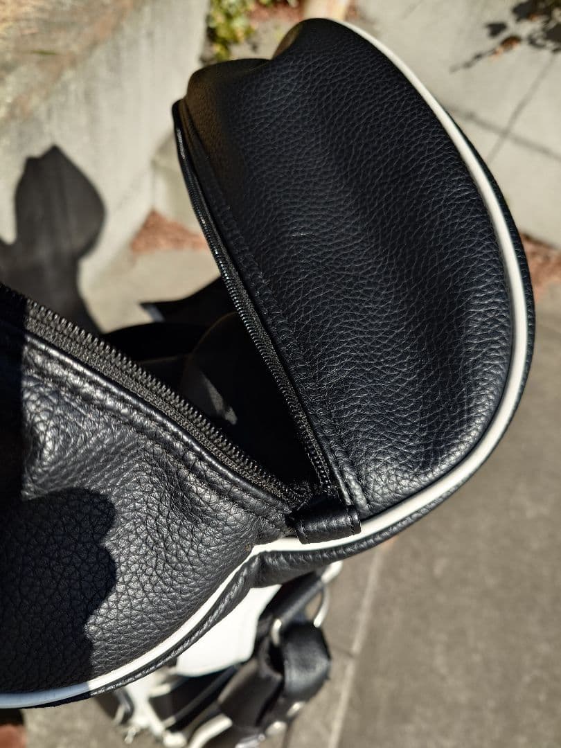 トミーヒルフィガー　キャディバッグ　ブラック/ホワイト