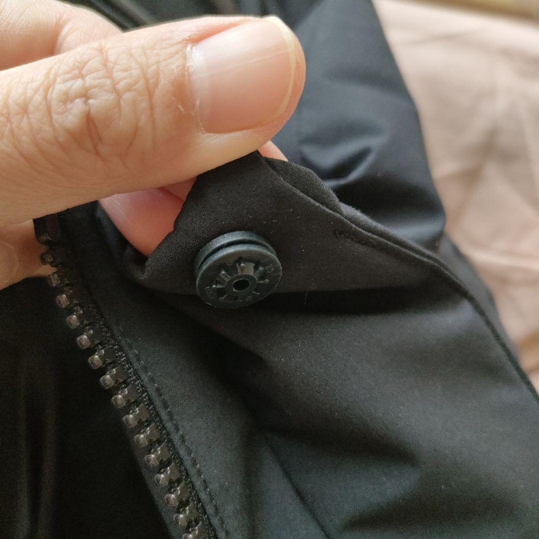 新品未使用　シームレスダウンジャケット　黒　メンズXL　ボタン破損有り