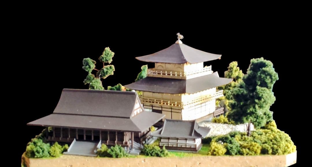 LED照明金付き閣寺ジオラマ　プラスティックケ一ス付き