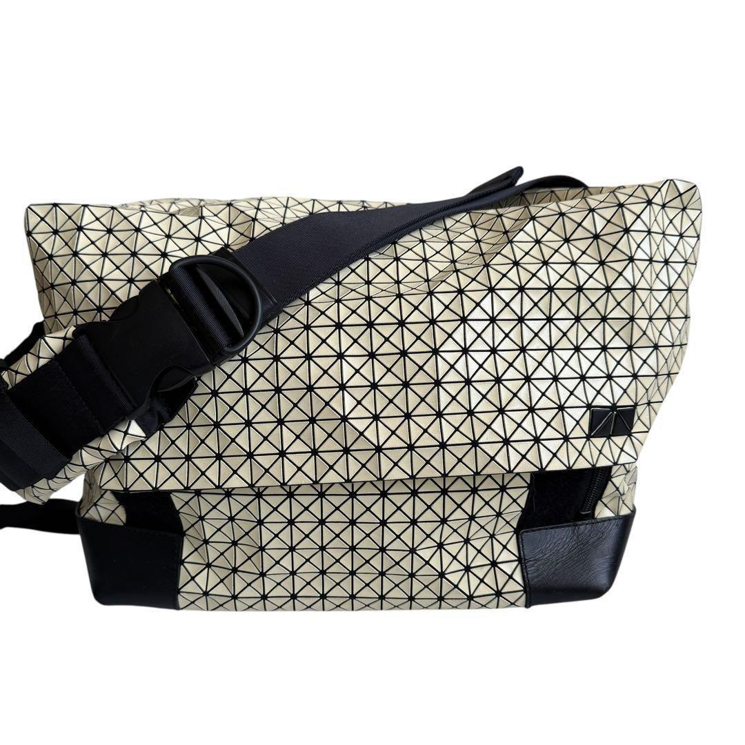 s*h様 バオバオ イッセイミヤケ メッセンジャーバッグ ショルダーバッグ アイ