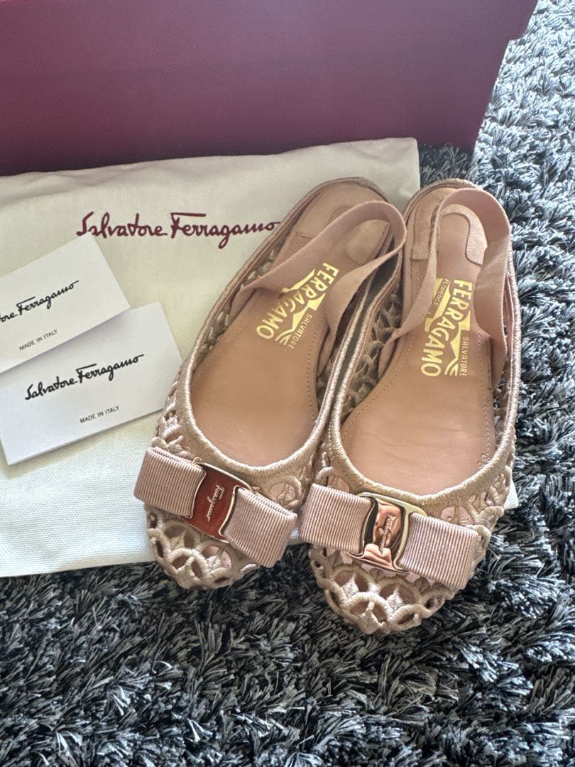 Salvatore Ferragamo ベージュ サンダル
