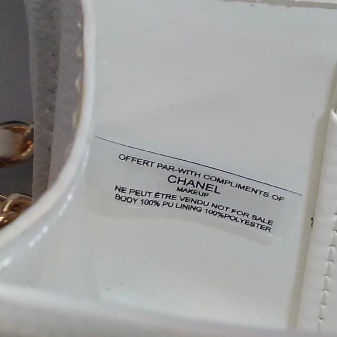 CHANEL〈シャネル〉ノベルティ　ホワイトショルダーバッグ　ホワイトシャドー