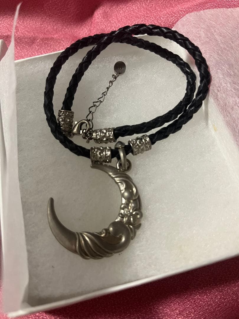 WHITE MOONLIGHT チョーカー