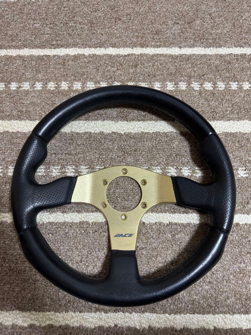 MOMO レーススポーツステアリング 黒/金