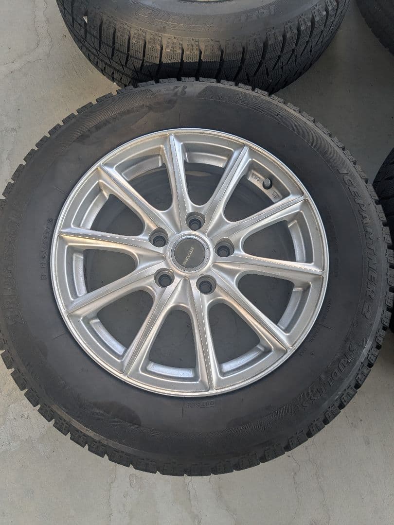 ブリジストンアイスパートナー215/60/16　溝残り約5mm