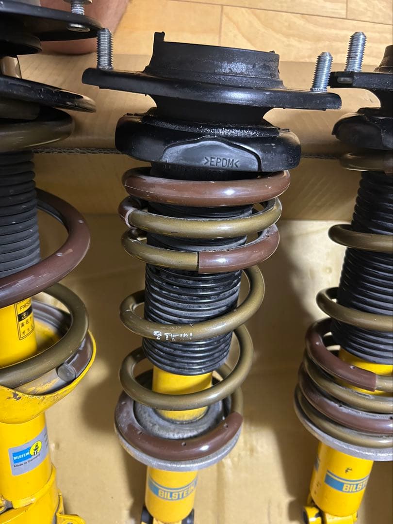 レヴォーグ2019年式vmg取り外しテインダウンサス取付済みサスペンション一式