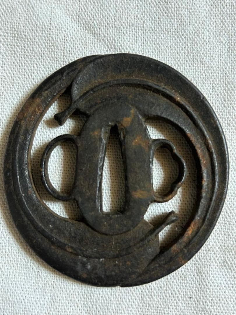 レア品　刀の鍔 鉄製 時代物 骨董品 コレクション　アンティーク　時代物　葉柄
