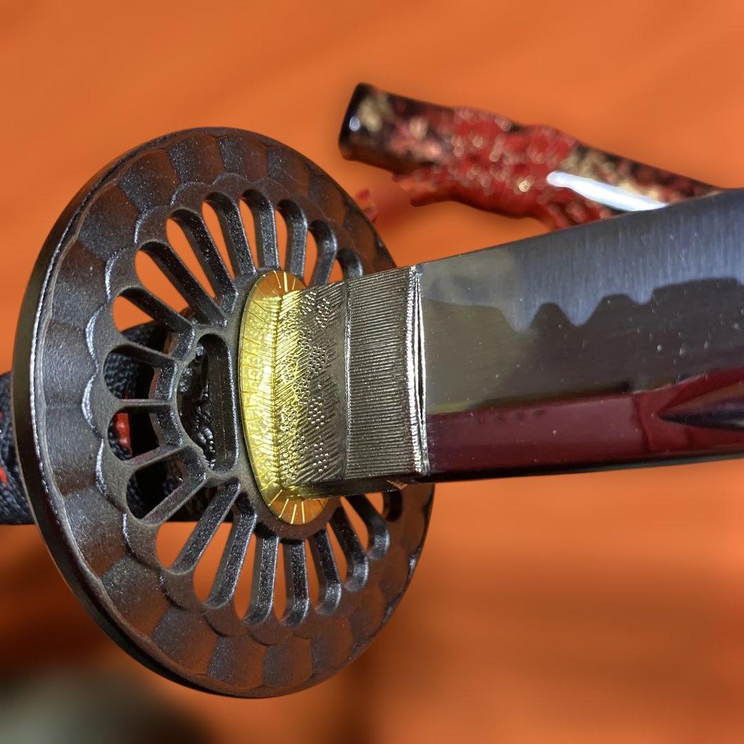 高級模造刀 前田慶次郎拵え 黒柄赤鮫皮 大輪透し鍔 赤黒斑ら呂鞘