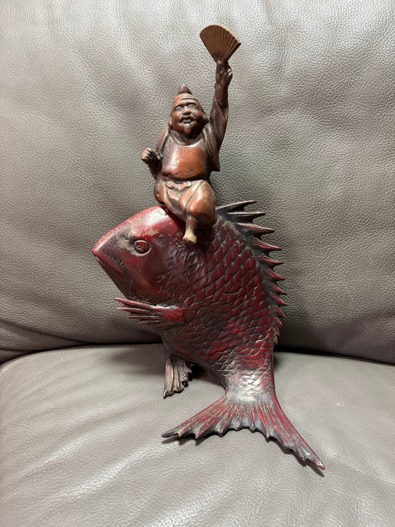 恵比寿さまと鯛の置物