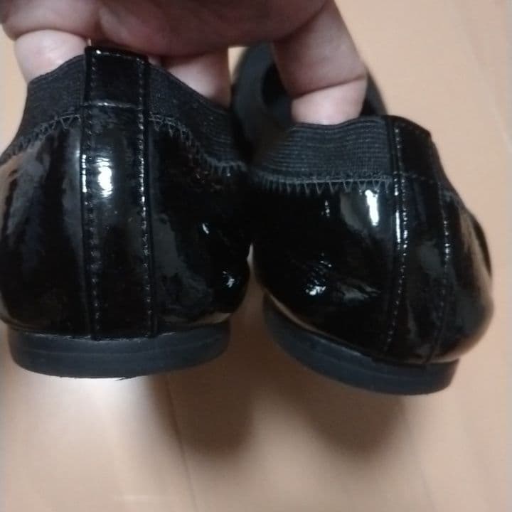 1回着用　トリーバーチ　サイズ6　黒色　エナメル　バレエシューズ　フラット