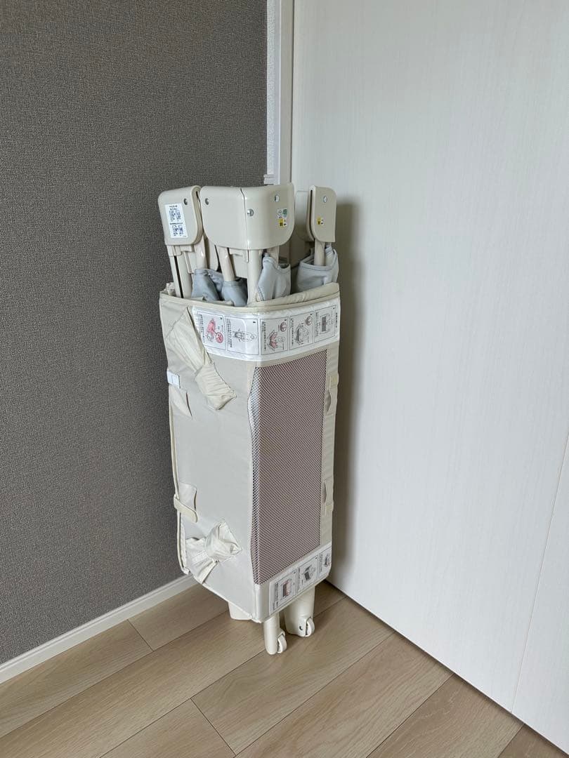 アップリカ　ココネル　エアープラス　ベビーベッド