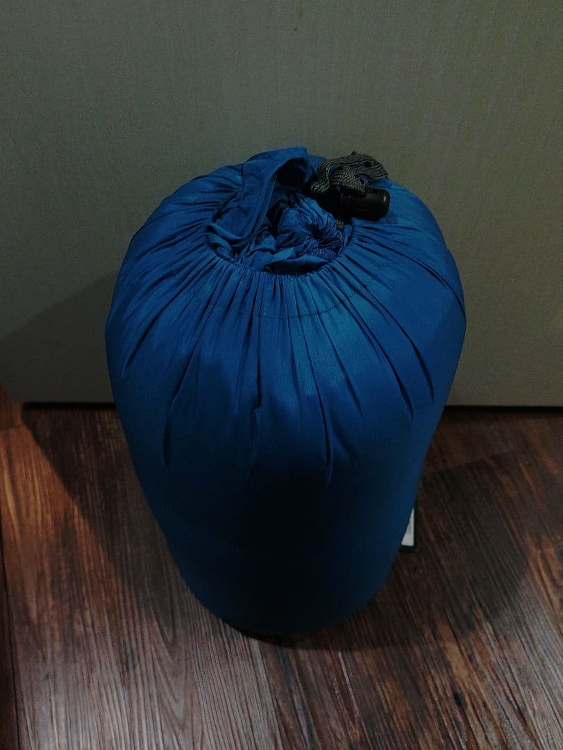 ISUKA　Down Plus Nilgiri 寝袋 青