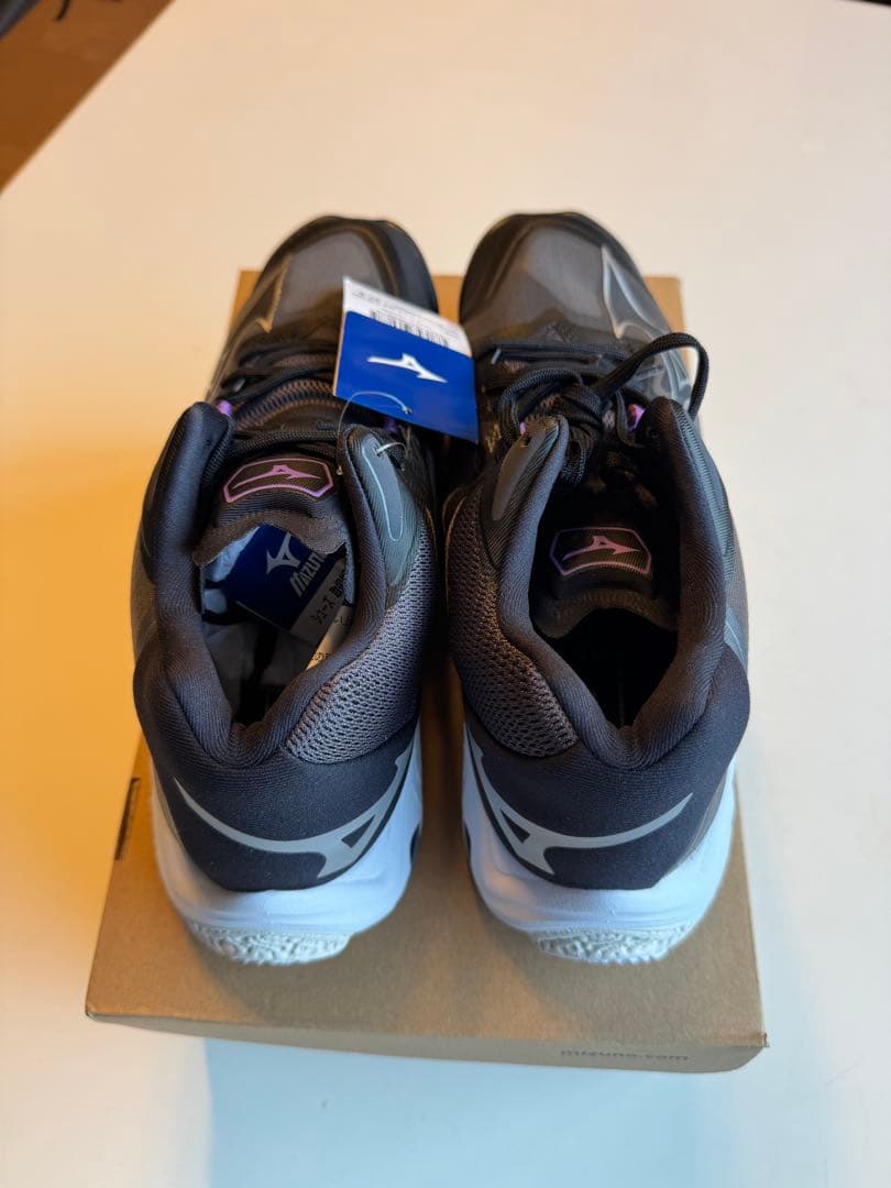 【新品未使用品】Mizuno バレーボール　ウエーブライトニング Z8 MID