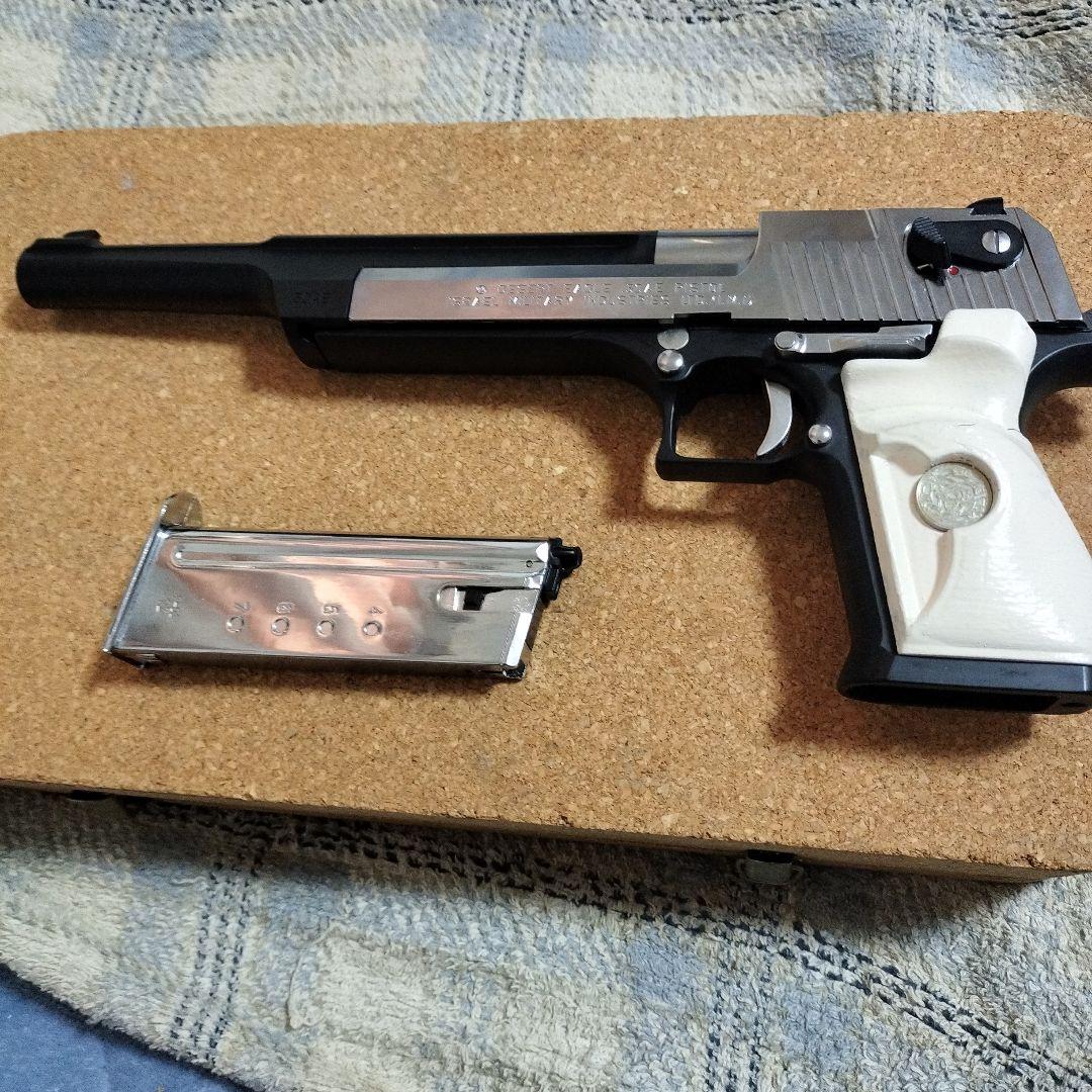 マルイ純正デザートイーグルリアルデザイン ツートンカスタムグリップ付き。