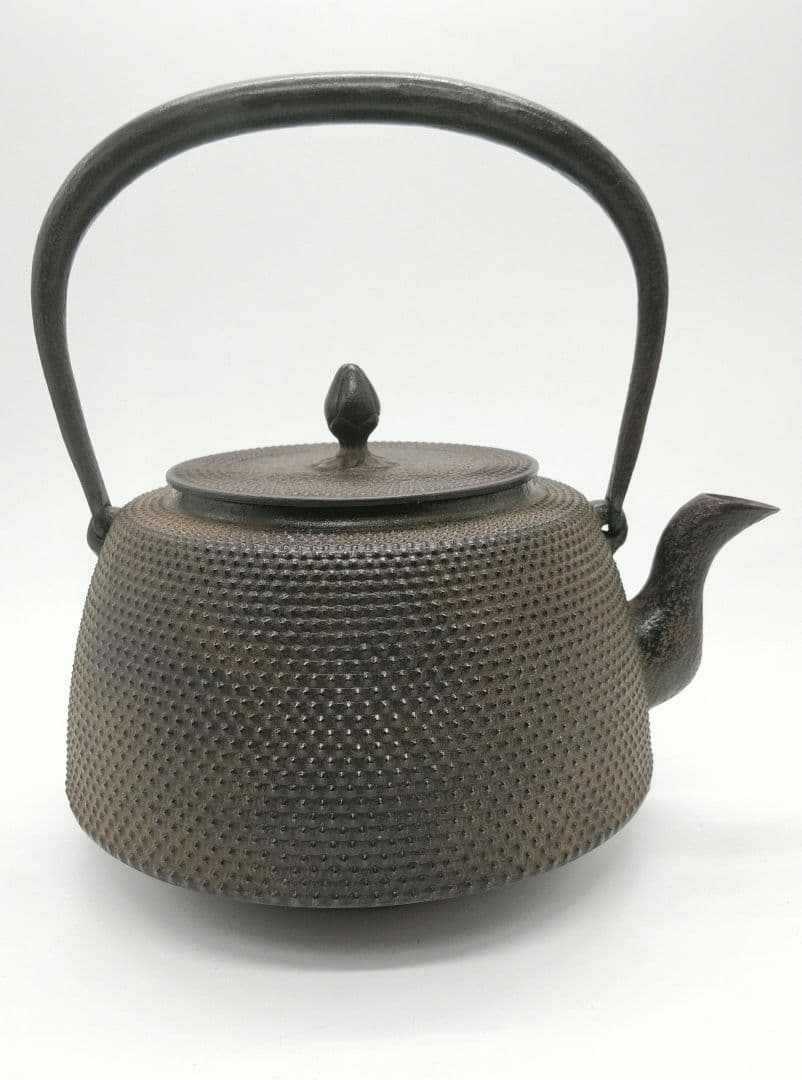 南部三厳堂　アラレ　南部鉄瓶　南部鉄器　鉄瓶