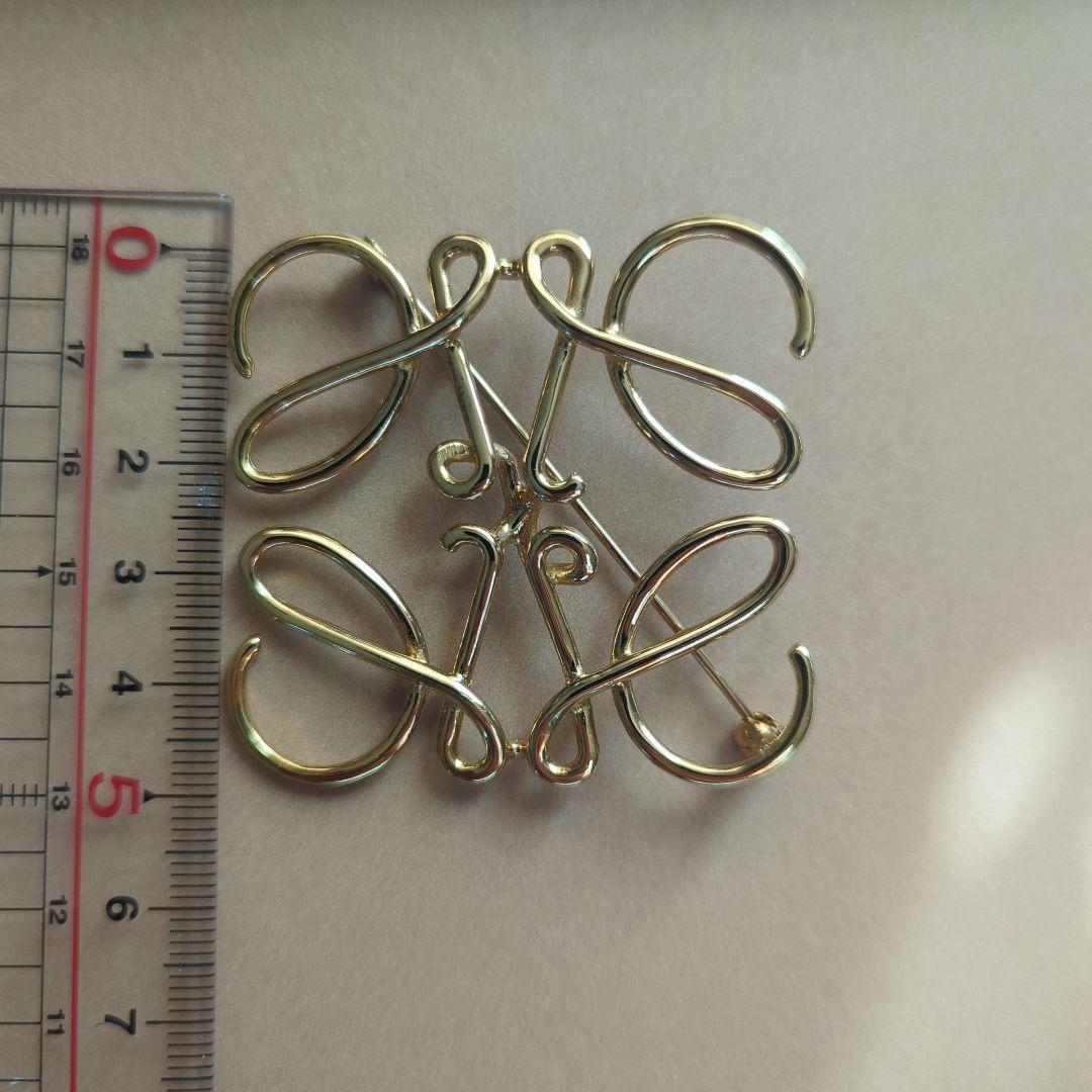 25日まで！極美品【LOEWE】 ロエベ アナグラム　 ブローチ ゴールド