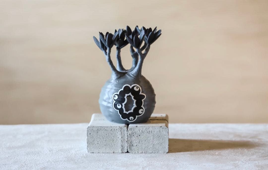 EXPO2025 ミャクミャク　グラキリスフィギュアB　モノクロver　Mサイズ