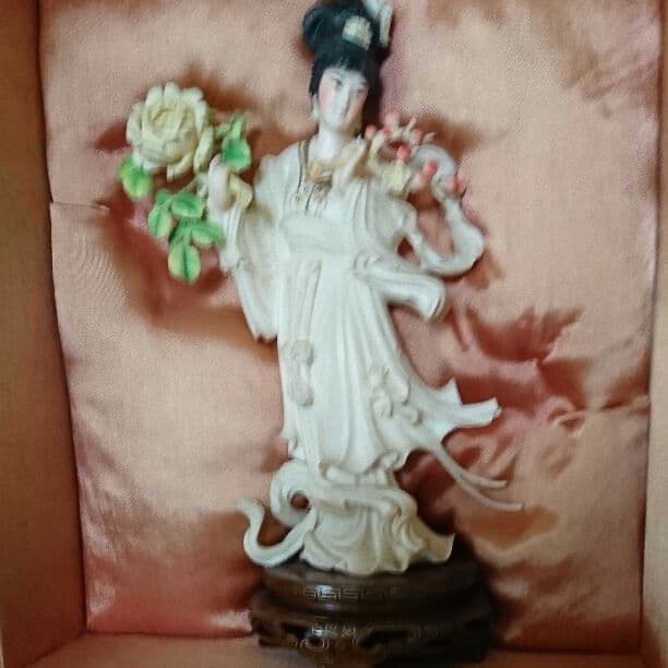 洞窟と  観音様？