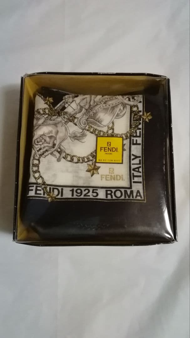 FENDI　フェンディ　ミニポーチ　ハンカチセット