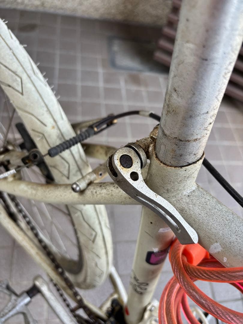 PEUGEOT クロスバイク ホワイトタイヤ VADERサドル