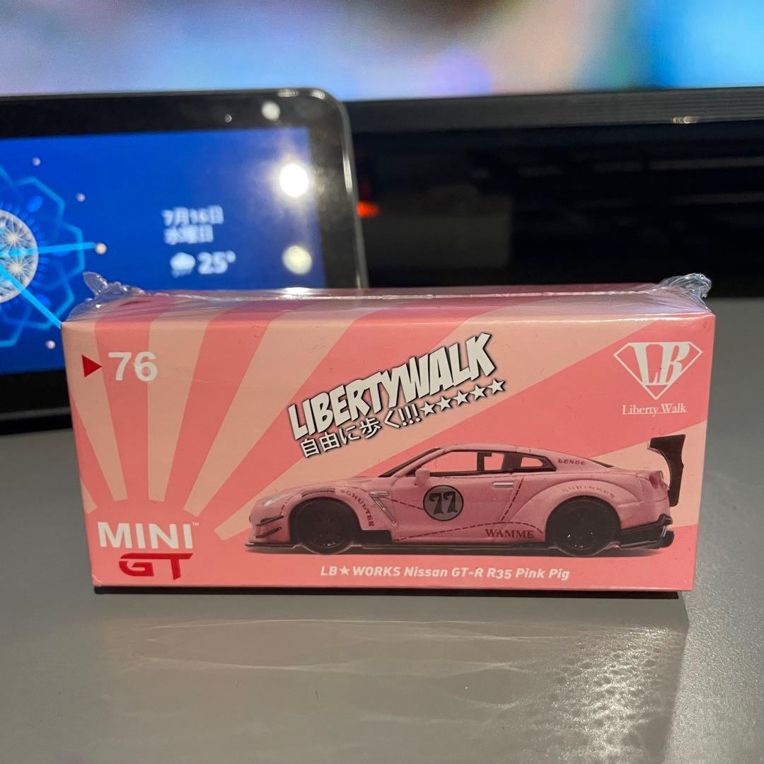 LIBERTY WALK GT-R R35 Pink Pig ミニgt