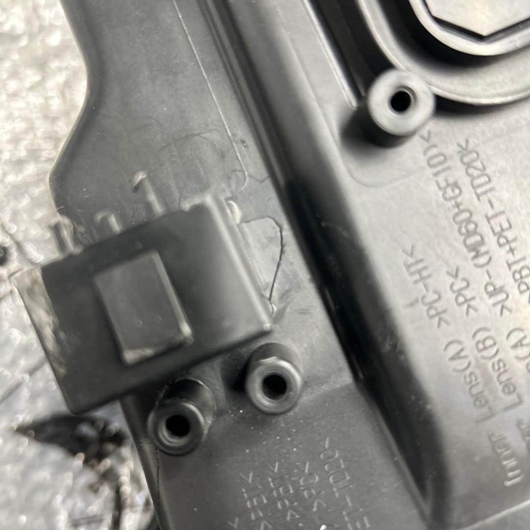 ヴォクシー右ヘッドライト