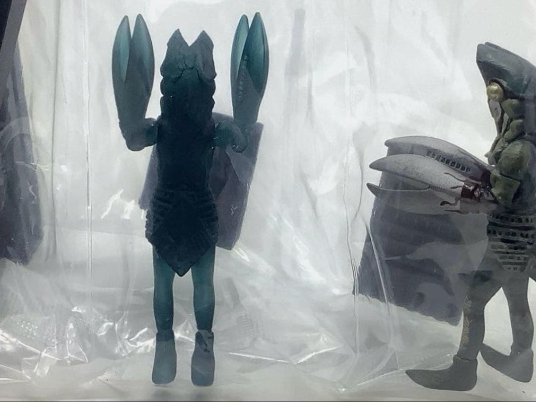 ウルトラ怪獣戯画 侵略者を撃て ウルトラマン バルタン星人 ジオラマ フィギュア