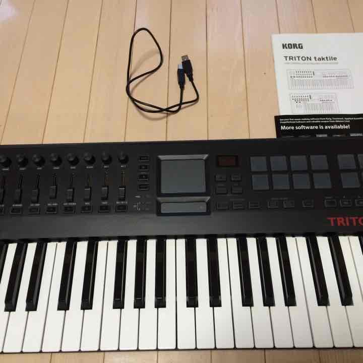 KORG triton シンセサイザー 49鍵 MIDIキーボード  箱あり。
