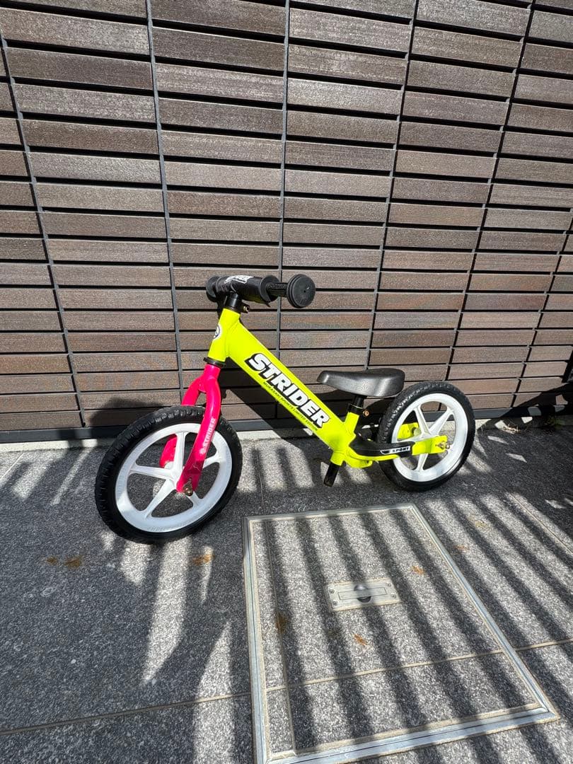 STRIDER バランスバイク 12インチ 限定カラー　イエロー/ピンク