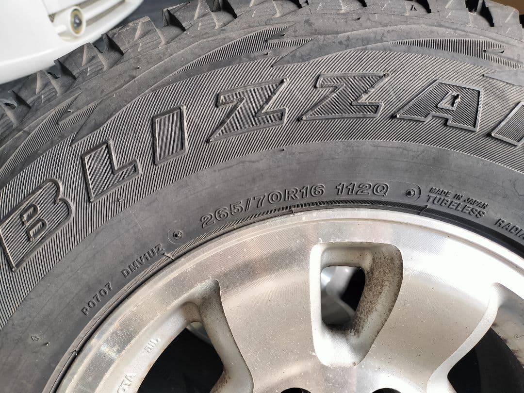 BS ブリザック 16インチタイヤセット　スタッドレス　ランクル　サーフ