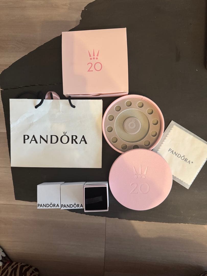 お値下げ★Pandora 20周年記念ギフトボックスその他セット