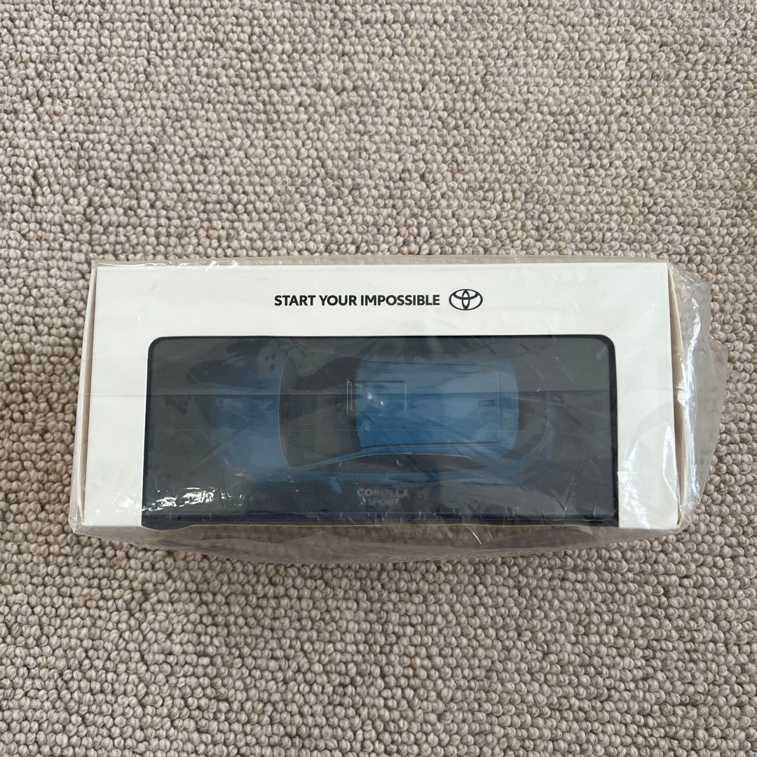 トヨタ　カローラスポーツ　シアンメタリック　1/30 ミニカー