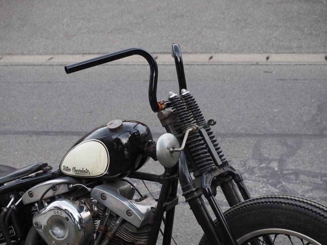 ナローアップライズハンドルバー　黒 配線凹みあり　1インチ　ハーレー　チョッパー