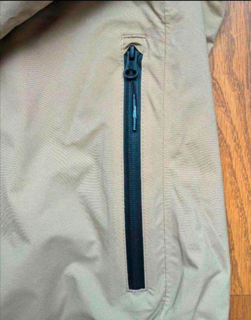 新品　タイトリスト　メルセデス・ベンツコラボジャケット　Mサイズ　ベージュ