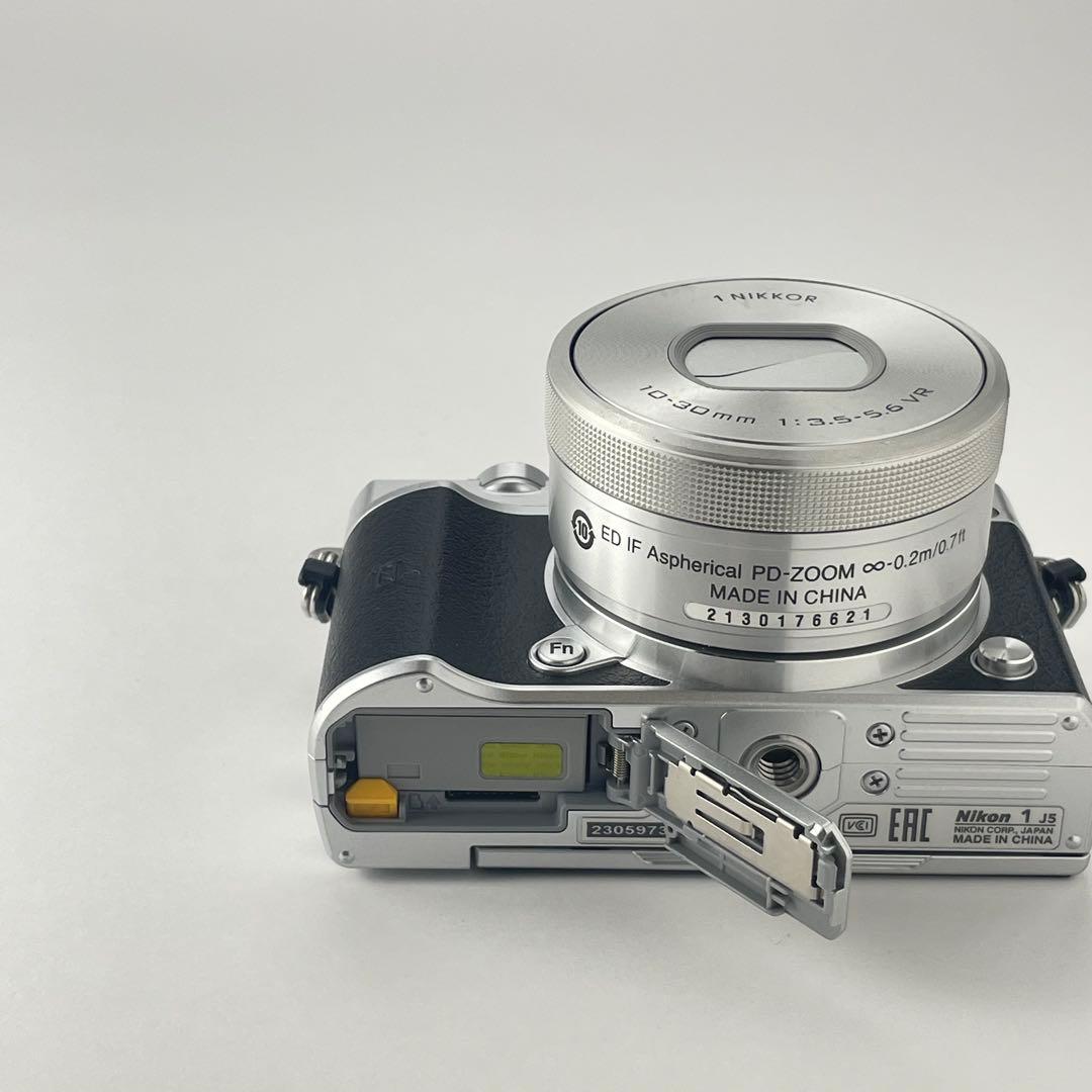 【極上美品・返品保証】Nikon1 J5 標準レンズキット