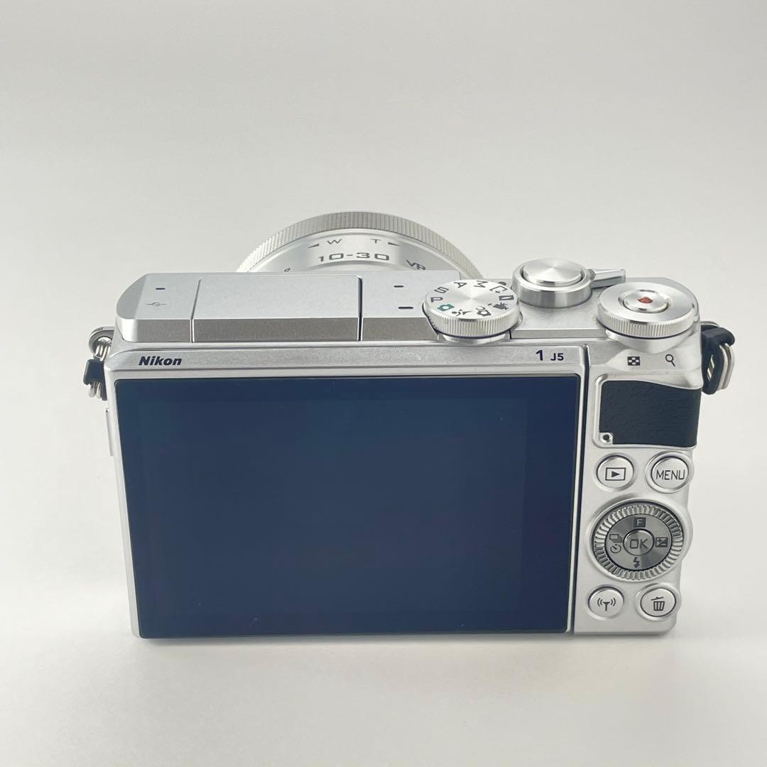 【極上美品・返品保証】Nikon1 J5 標準レンズキット