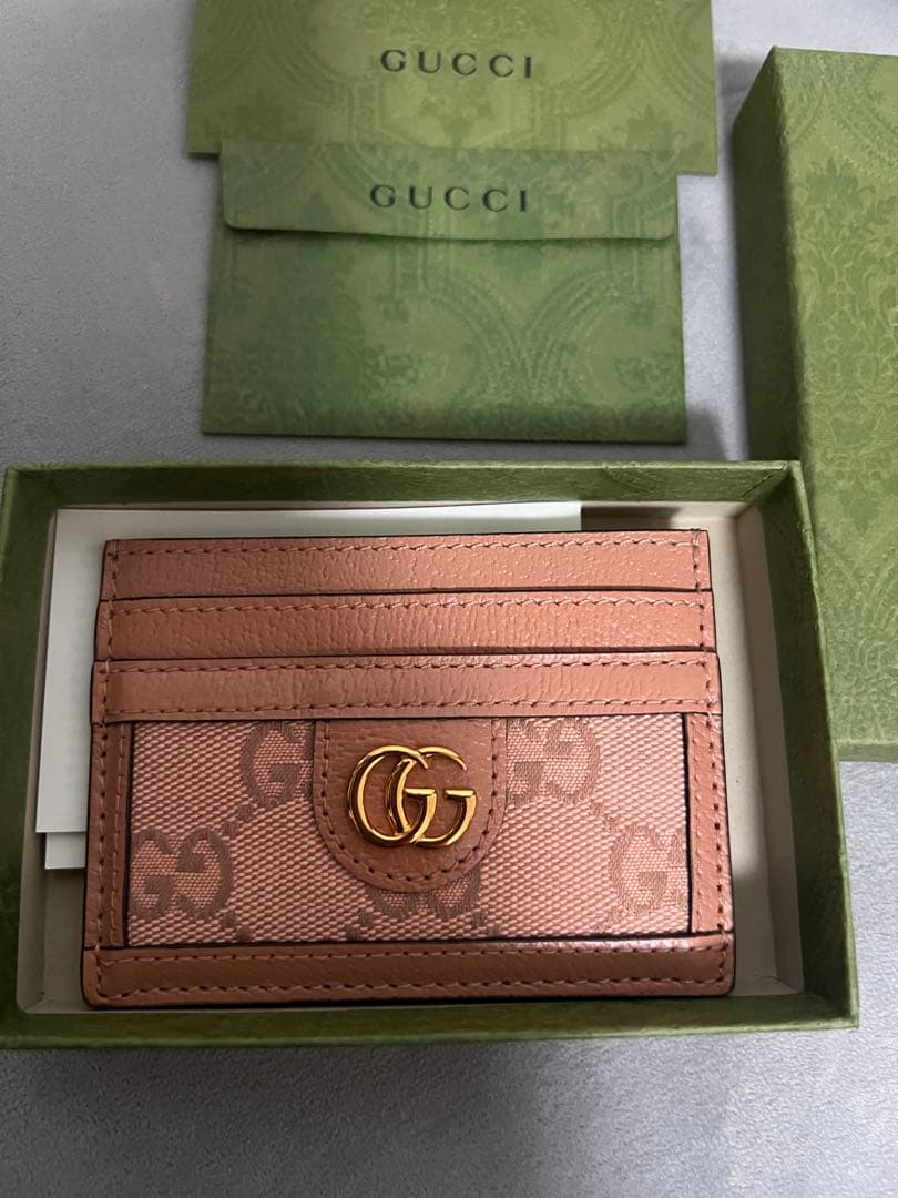 GUCCI ピンクレザー名刺入れ