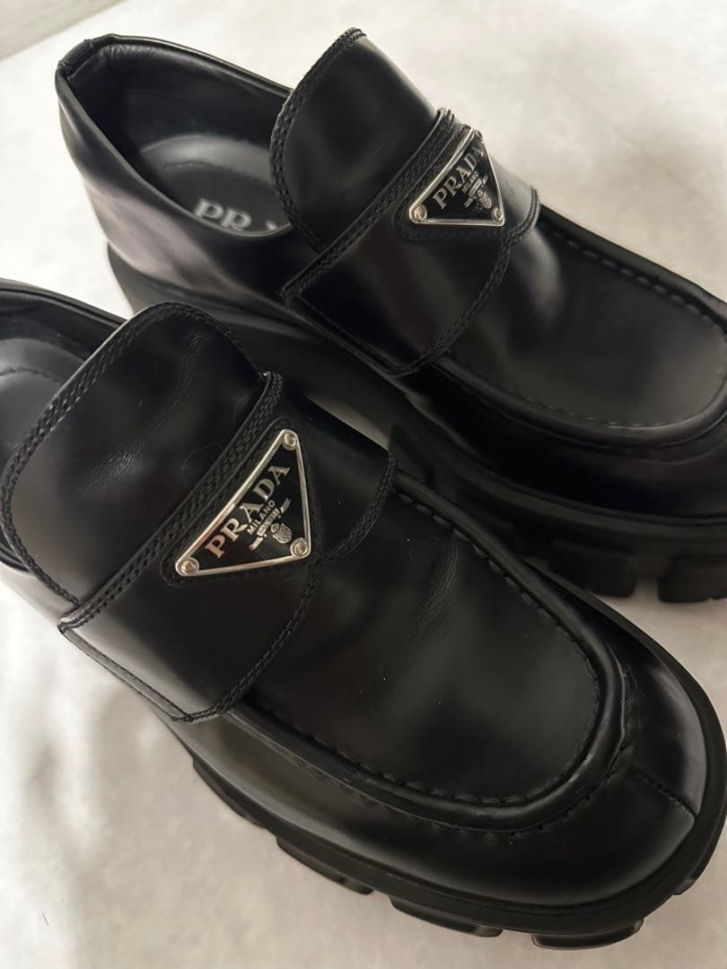 PRADA モノリスブラッシュドレザーローファー37