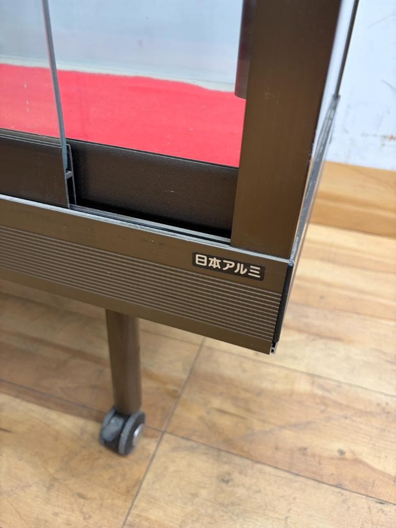 日本アルミ　ガラスショーケース　店舗用　キャスター、照明付き