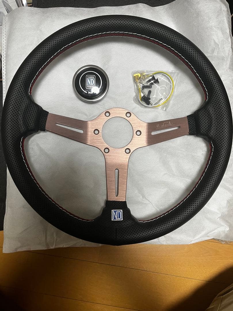 ステアリング　クラシック　アルミ製、レッドステッチ