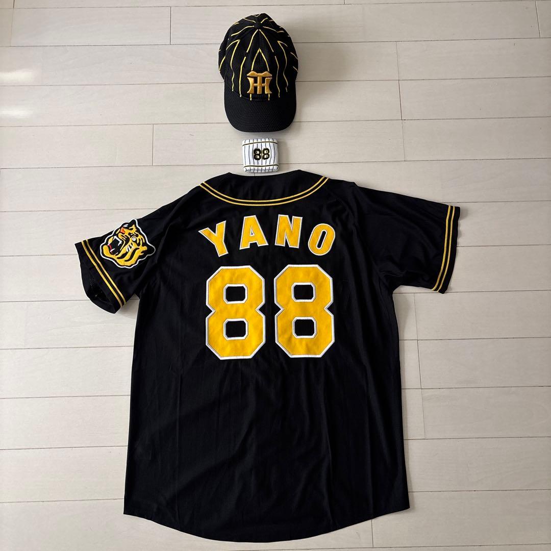 阪神タイガース　レプリカユニフォームＬ＆リストバンド（共に未使用に近い）