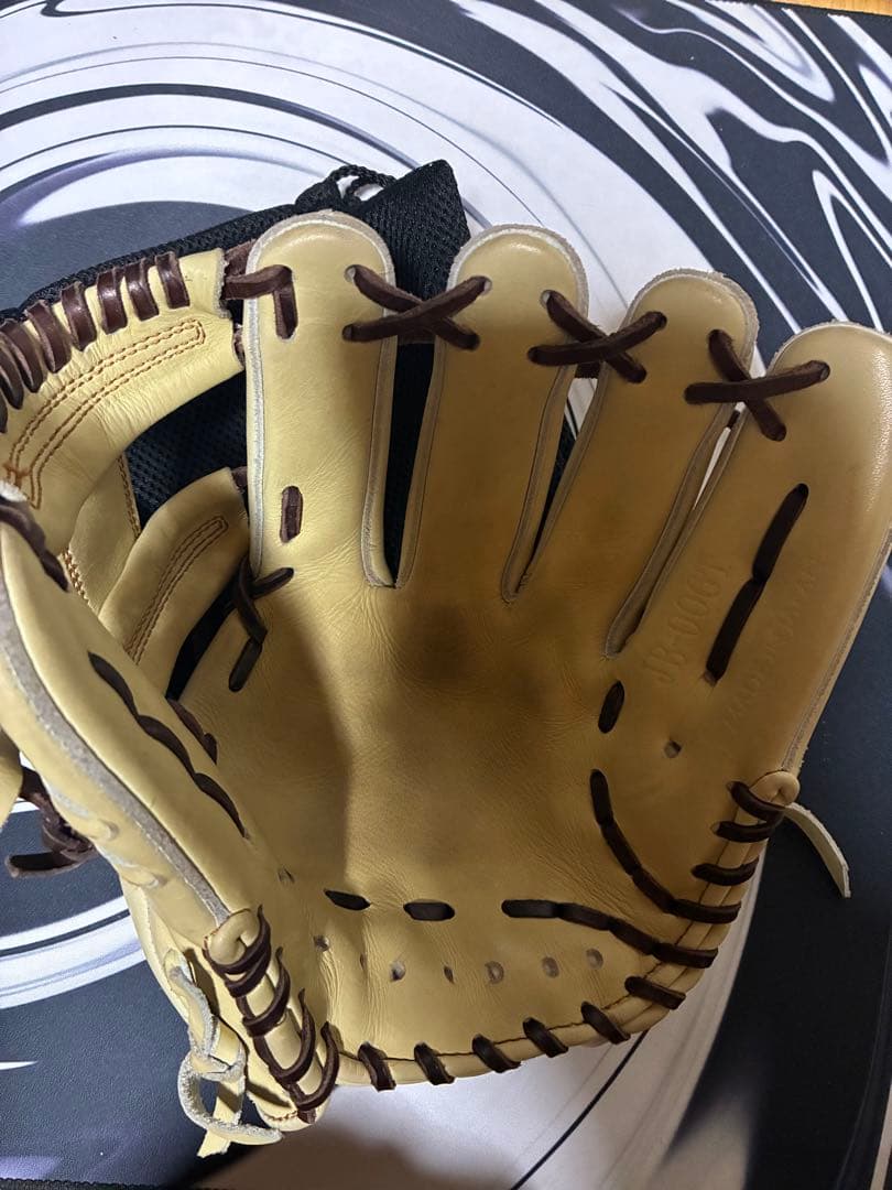 WAGYU ベージュ 硬式グローブ　和牛JB
